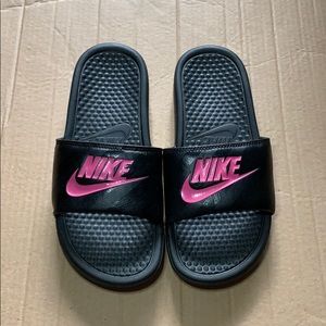Nike Women’s Benassi Slides